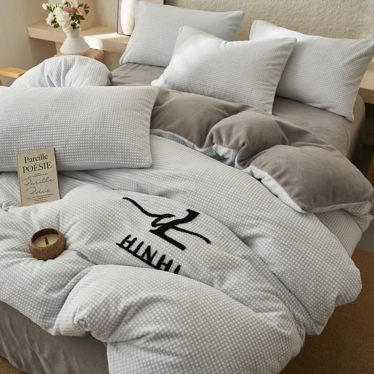 91家纺网 家纺一手货源 找家纺 早晨家纺 2025新款深蓝款阳离子提花牛奶绒四件套 深蓝-蓝