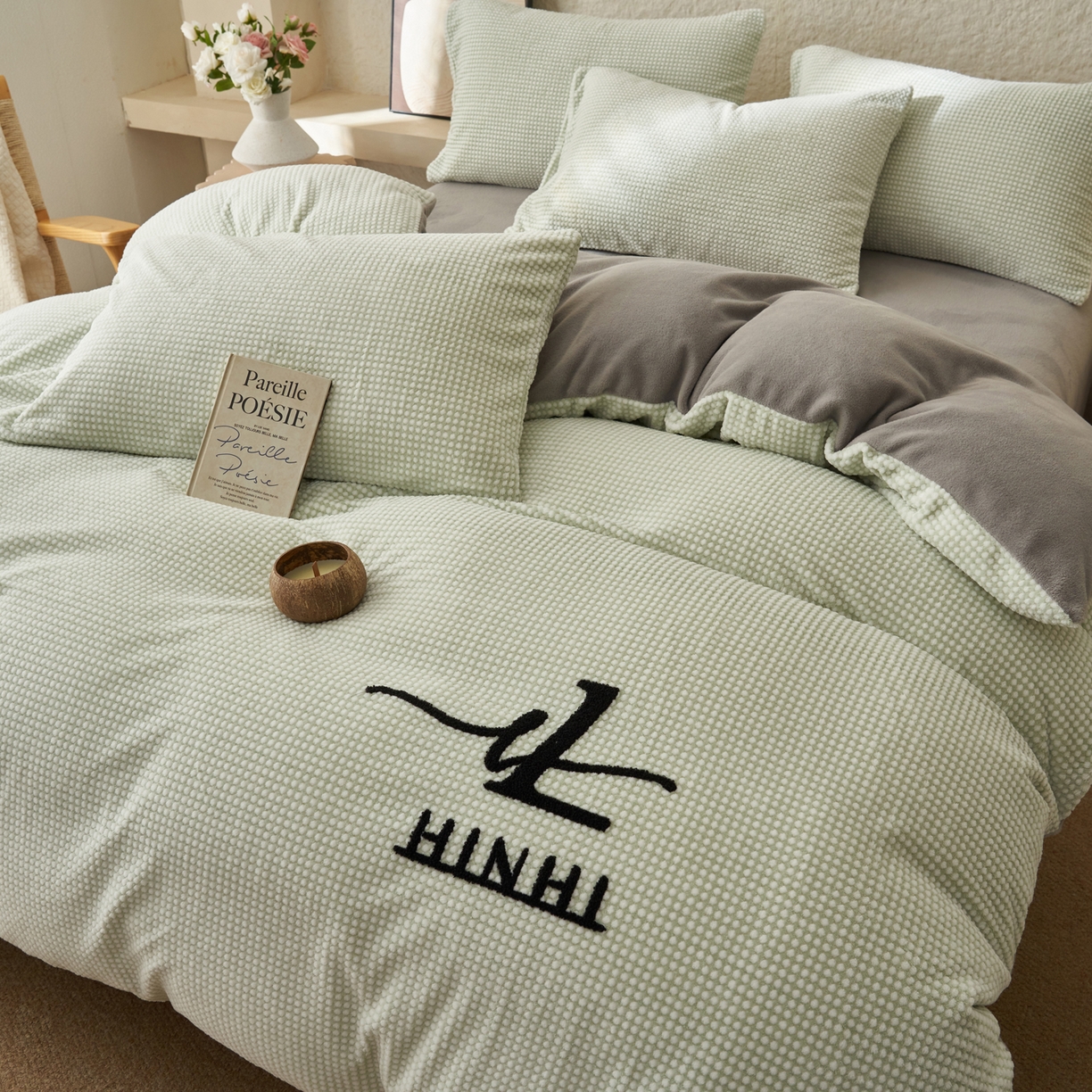 91家纺网 家纺一手货源 找家纺 早晨家纺 2025新款深蓝款阳离子提花牛奶绒四件套 深蓝-绿