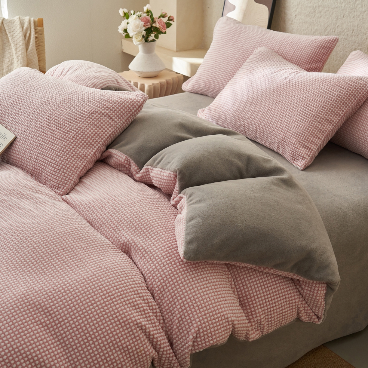 91家纺网 家纺一手货源 找家纺 早晨家纺 2025新款深蓝款阳离子提花牛奶绒四件套 深蓝-豆沙