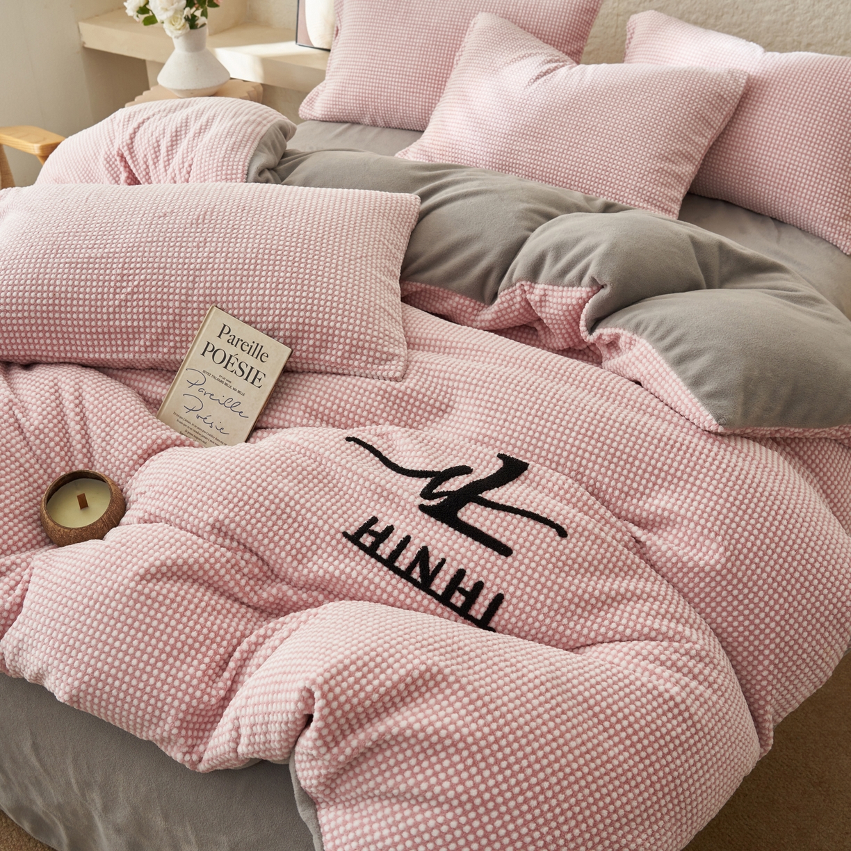 91家纺网 家纺一手货源 找家纺 早晨家纺 2025新款深蓝款阳离子提花牛奶绒四件套 深蓝-豆沙