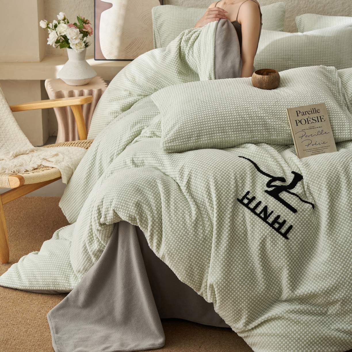 91家纺网 家纺一手货源 找家纺 早晨家纺 2025新款深蓝款阳离子提花牛奶绒四件套 深蓝-绿