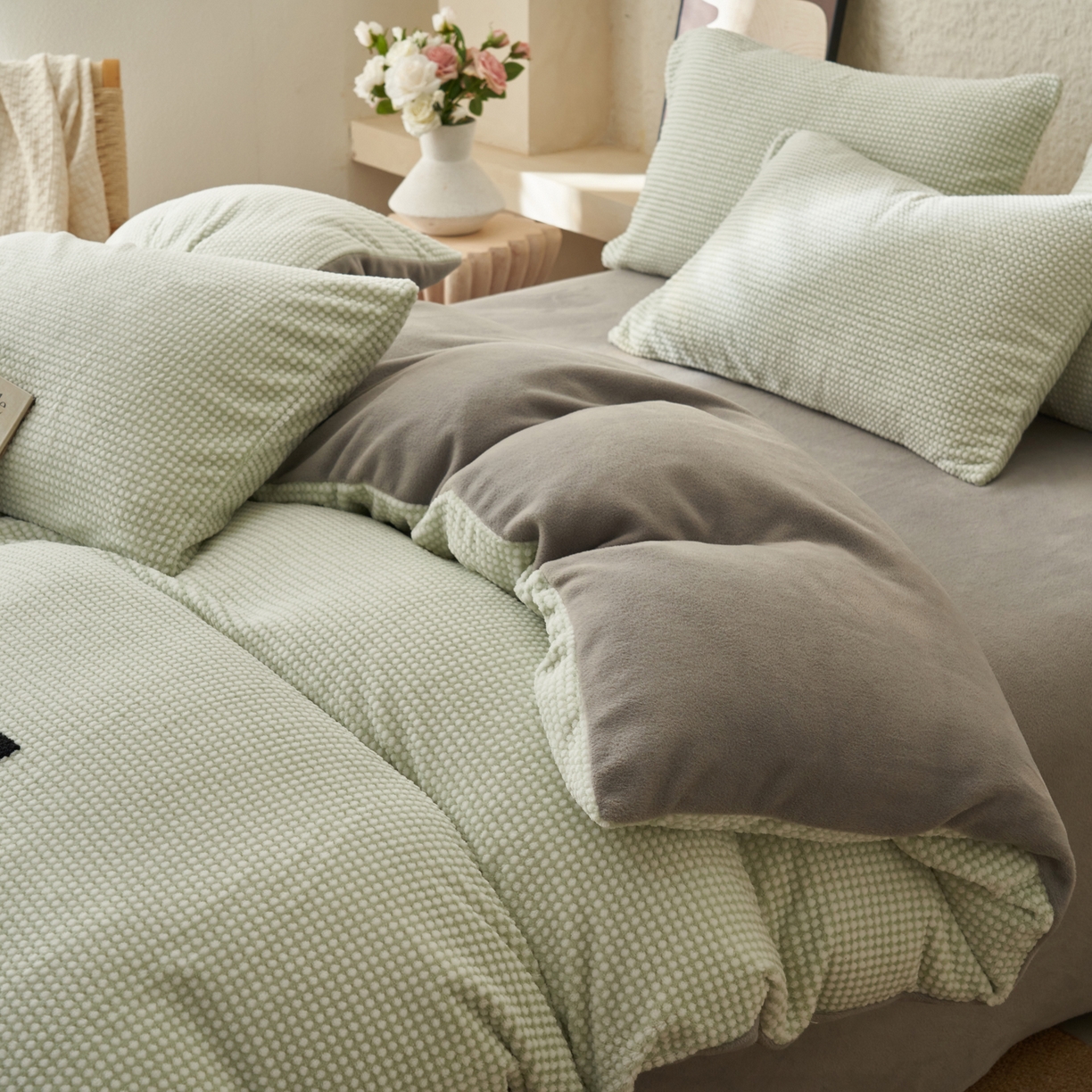 91家纺网 家纺一手货源 找家纺 早晨家纺 2025新款深蓝款阳离子提花牛奶绒四件套 深蓝-绿