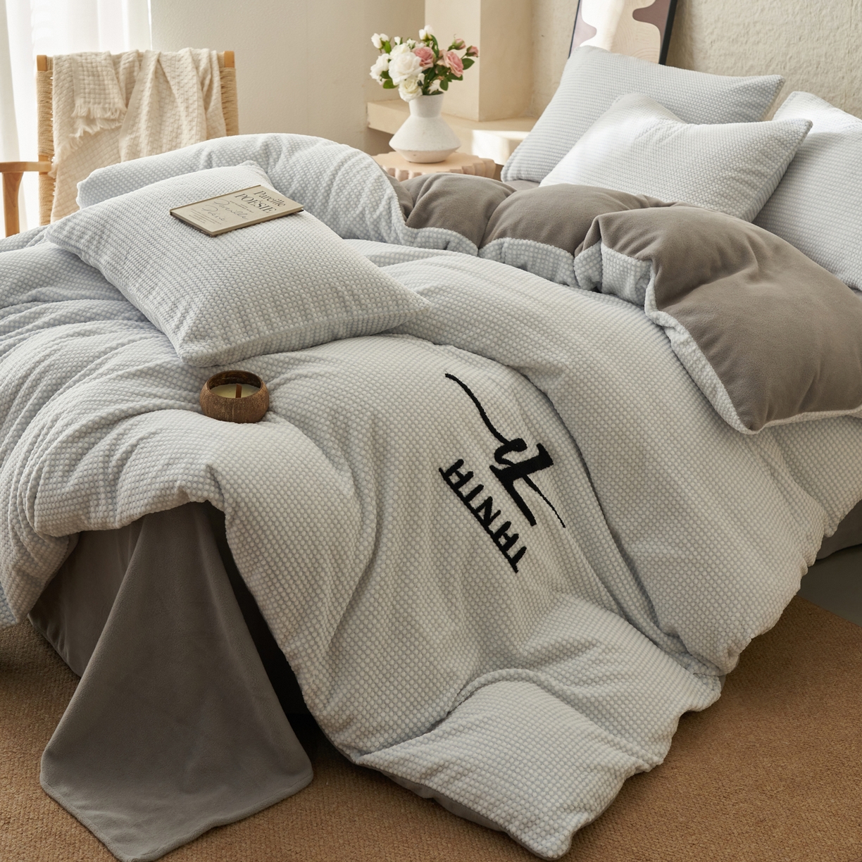 91家纺网 家纺一手货源 找家纺 早晨家纺 2025新款深蓝款阳离子提花牛奶绒四件套 深蓝-蓝