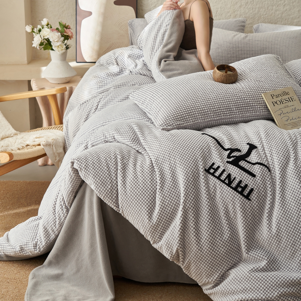 91家纺网 家纺一手货源 找家纺 （总）早晨家纺 2025新款深蓝款阳离子提花牛奶绒四件套