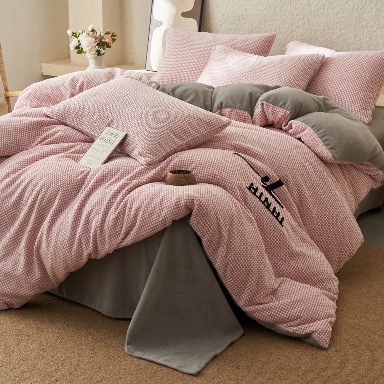 91家纺网 家纺一手货源 找家纺 早晨家纺 2025新款深蓝款阳离子提花牛奶绒四件套 深蓝-豆沙