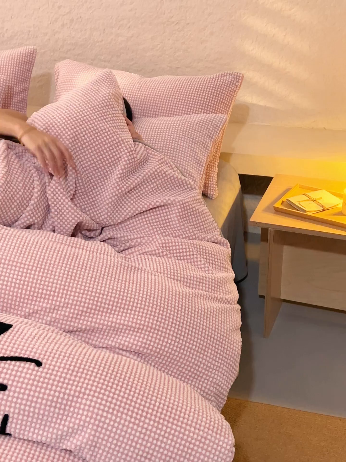 91家纺网 家纺一手货源 找家纺 早晨家纺 2025新款深蓝款阳离子提花牛奶绒四件套 深蓝-豆沙