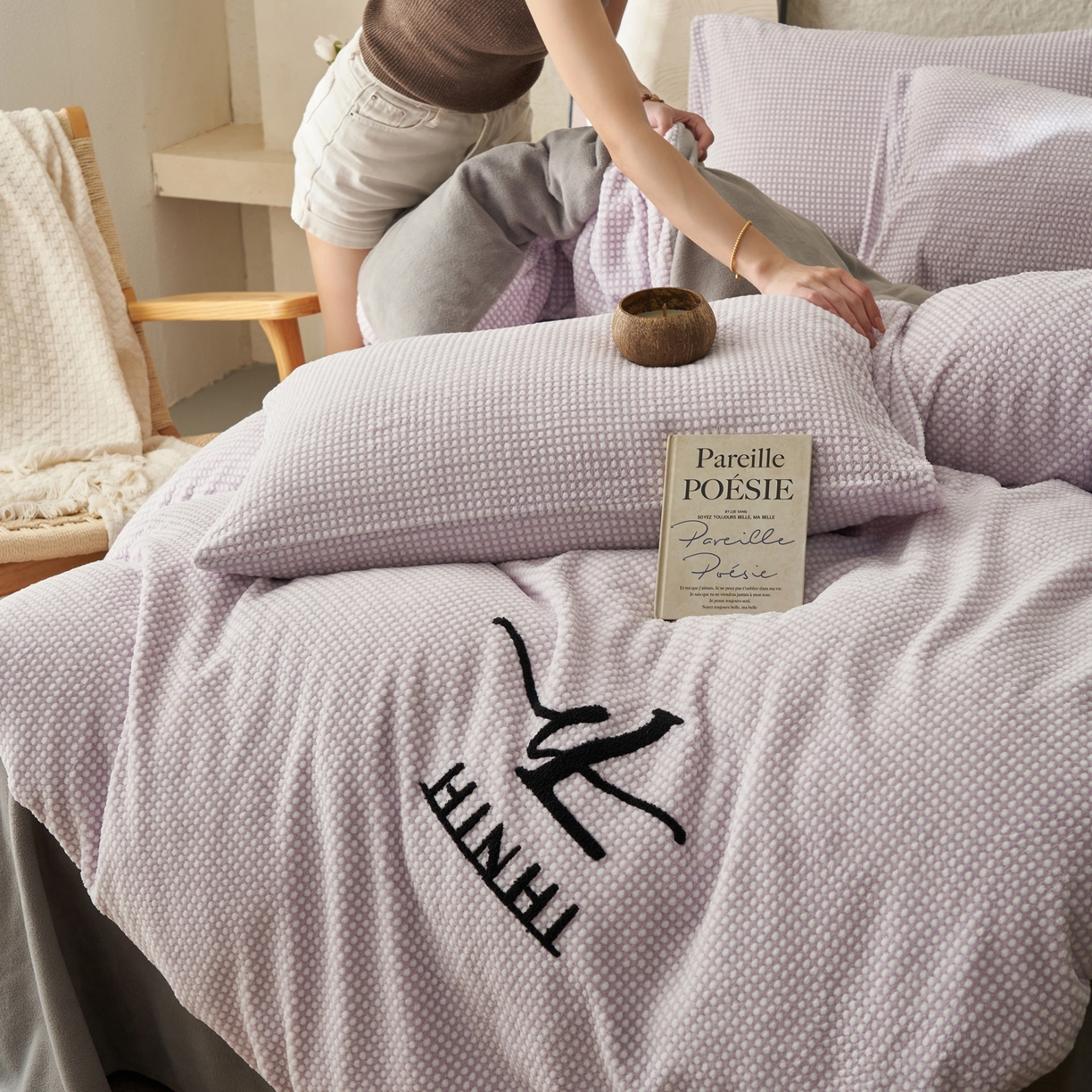 91家纺网 家纺一手货源 找家纺 早晨家纺 2025新款深蓝款阳离子提花牛奶绒四件套 深蓝-紫