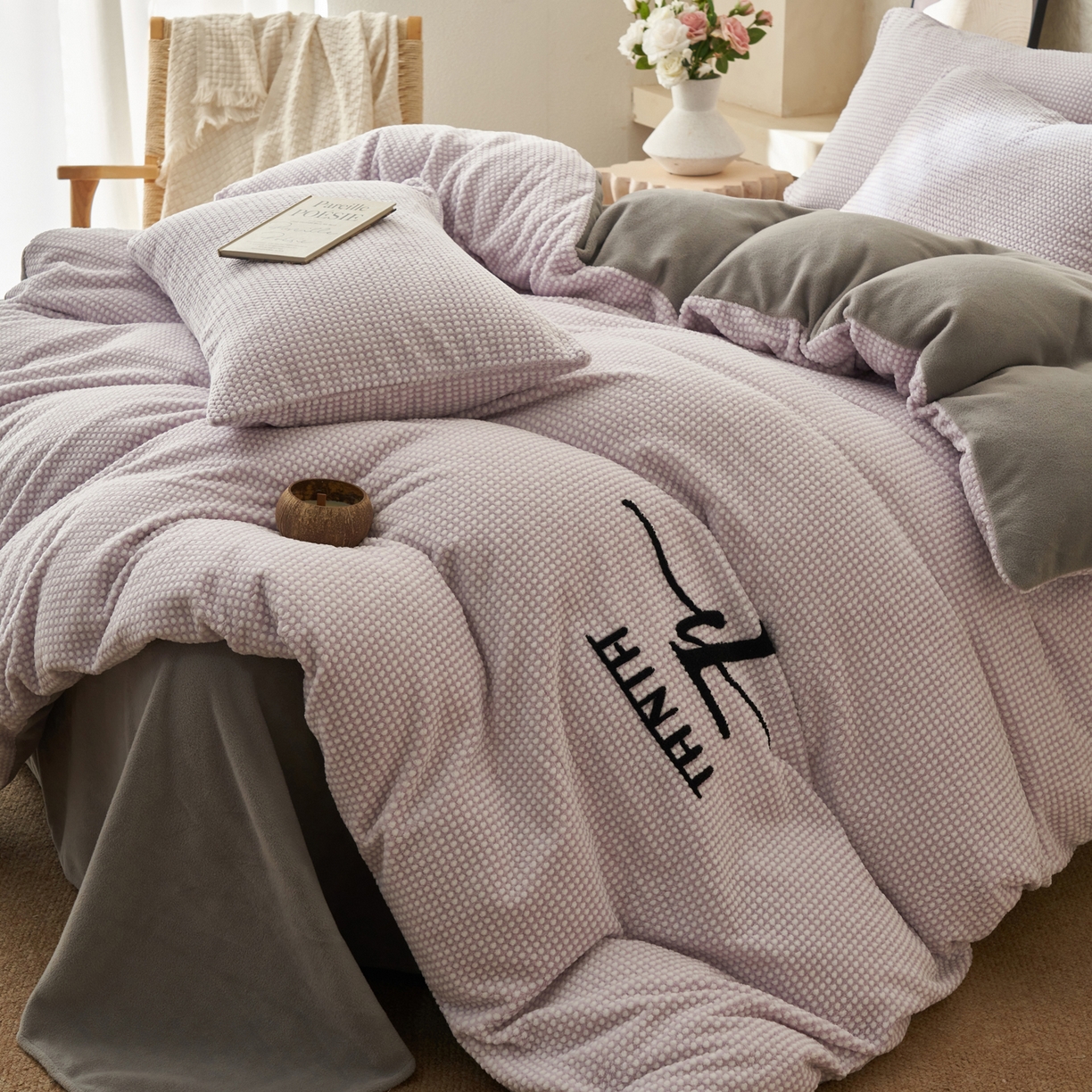 91家纺网 家纺一手货源 找家纺 早晨家纺 2025新款深蓝款阳离子提花牛奶绒四件套 深蓝-紫