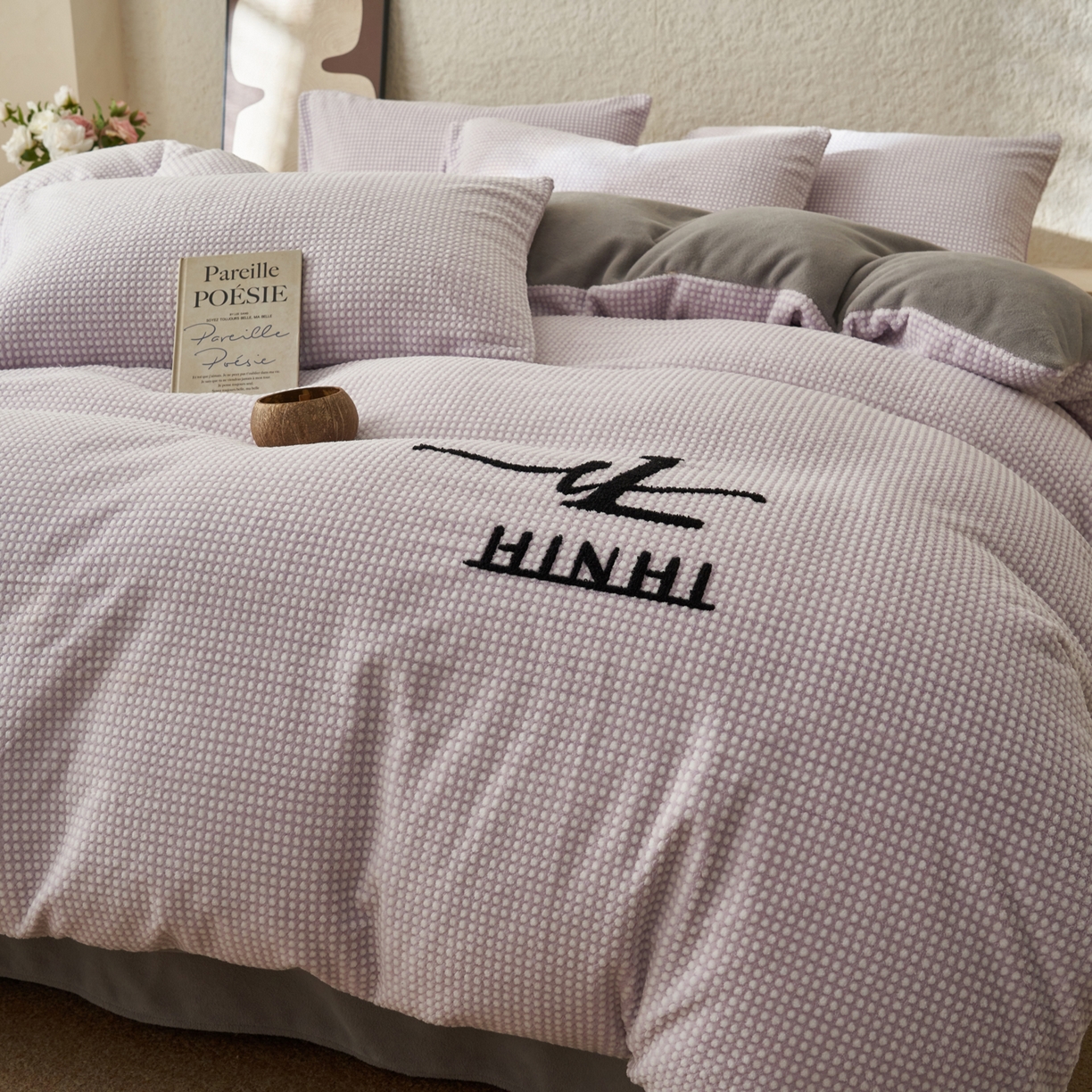 91家纺网 家纺一手货源 找家纺 早晨家纺 2025新款深蓝款阳离子提花牛奶绒四件套 深蓝-紫