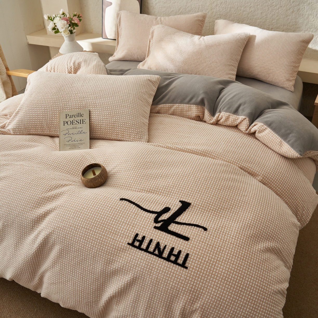 91家纺网 家纺一手货源 找家纺 早晨家纺 2025新款深蓝款阳离子提花牛奶绒四件套 深蓝-黄