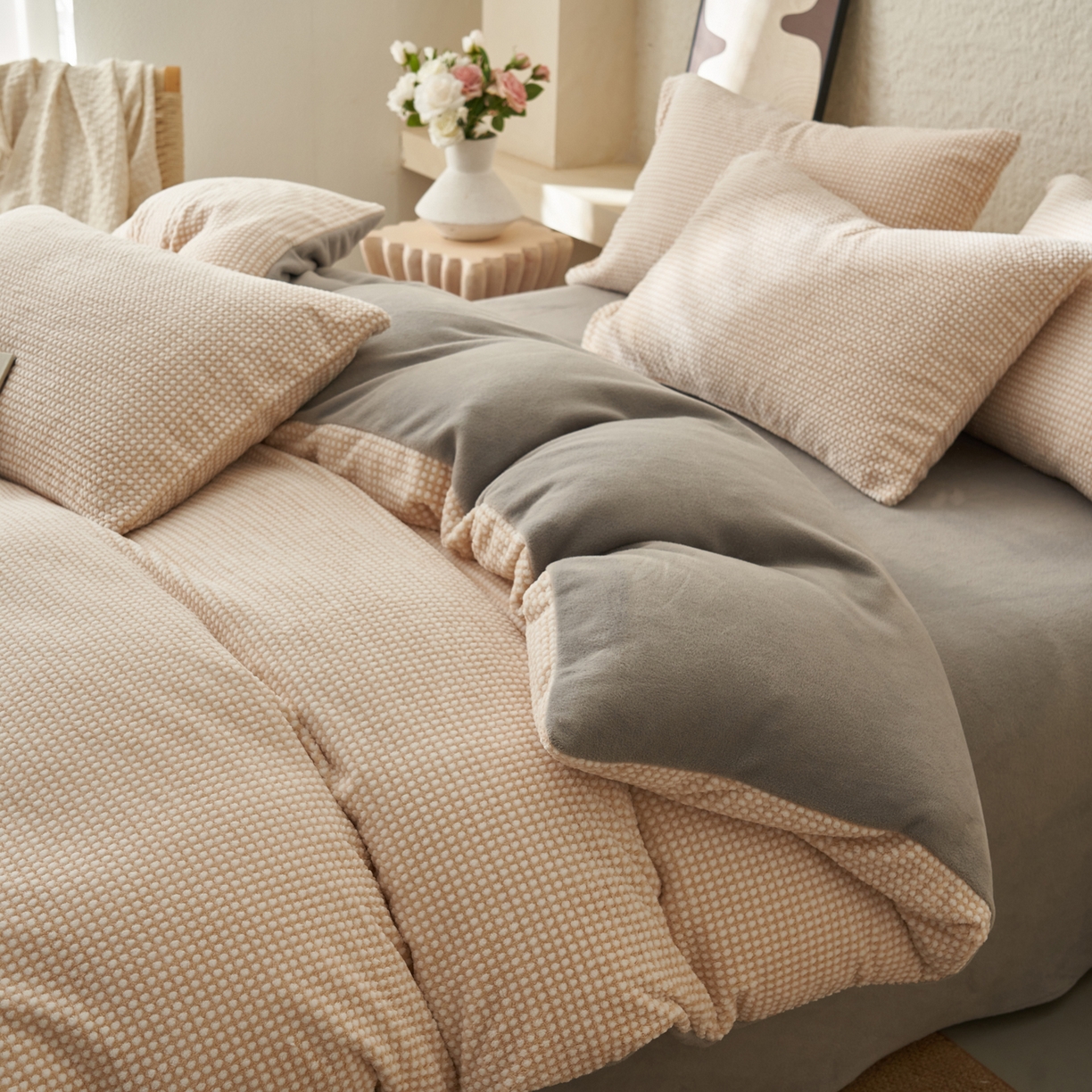 91家纺网 家纺一手货源 找家纺 早晨家纺 2025新款深蓝款阳离子提花牛奶绒四件套 深蓝-黄