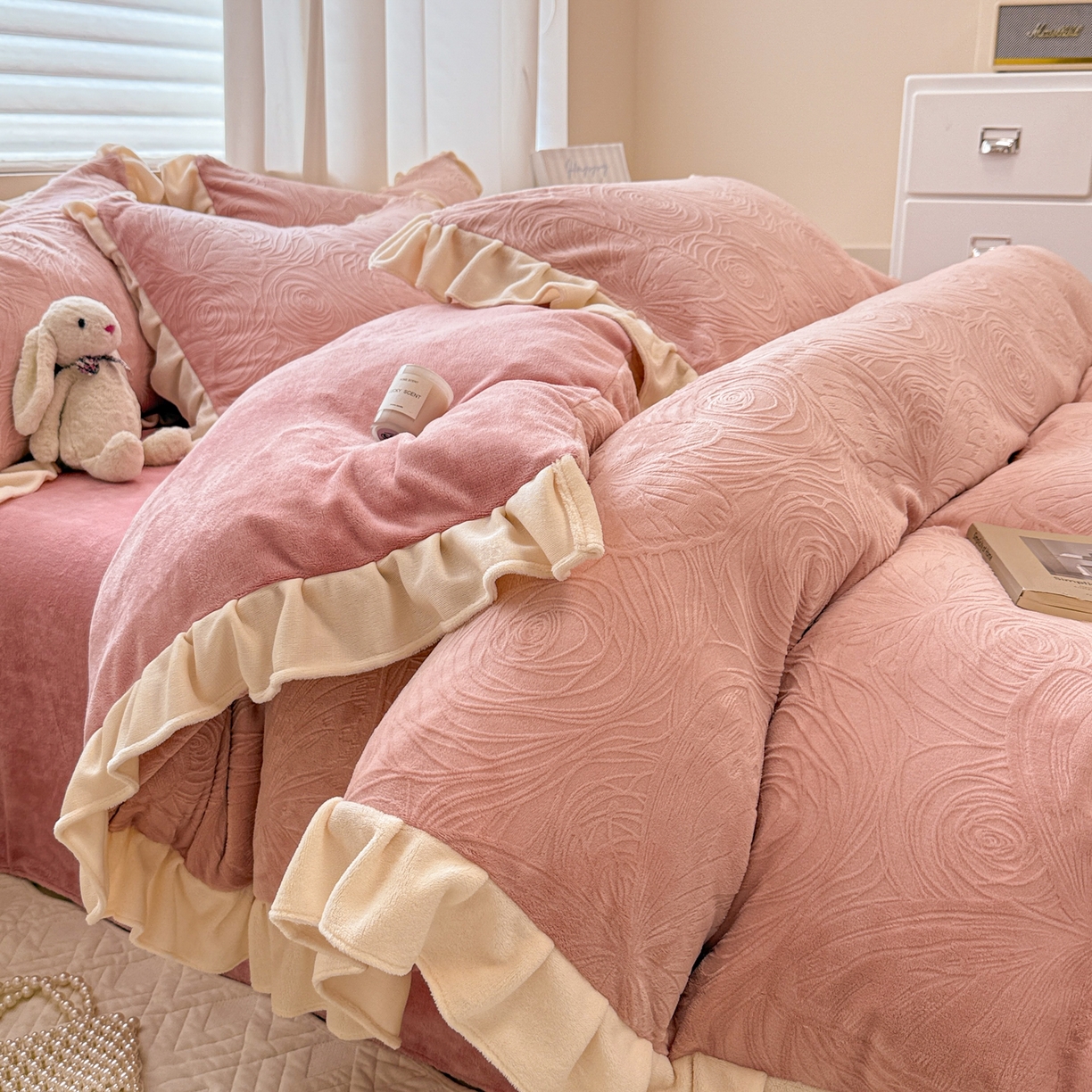 91家纺网 家纺一手货源 找家纺 （总）懒猫家纺 2025新款亲肤舒适牛奶绒四件套-千寻花语系列