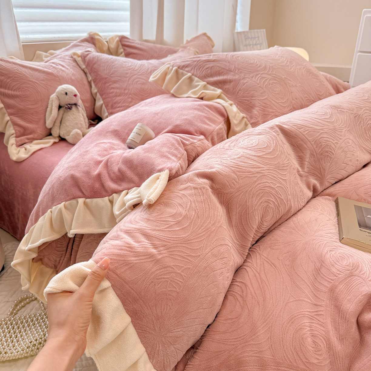 91家纺网 家纺一手货源 找家纺 （总）懒猫家纺 2025新款亲肤舒适牛奶绒四件套-千寻花语系列