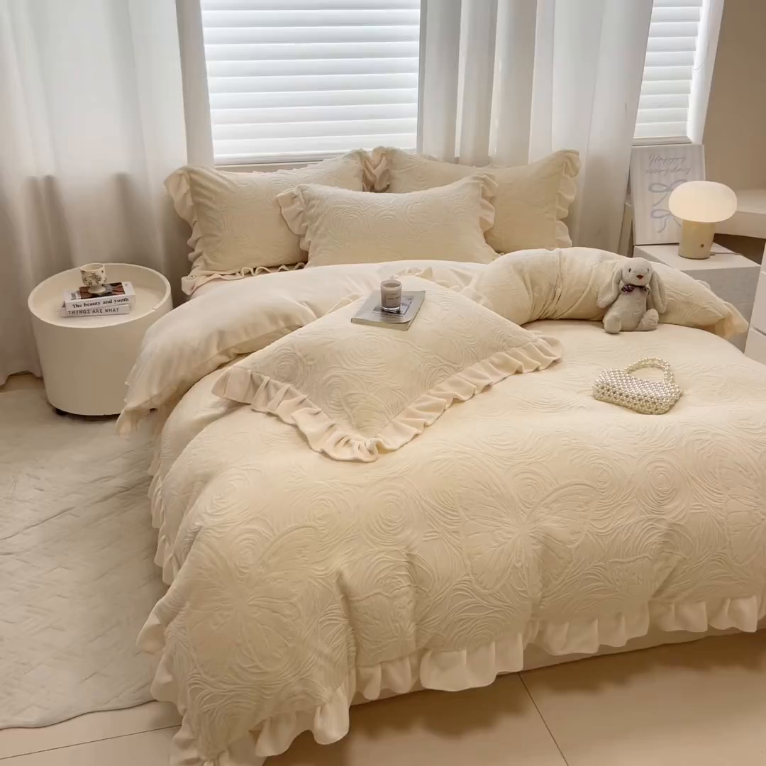 91家纺网 家纺一手货源 找家纺 懒猫家纺 2025新款亲肤舒适牛奶绒四件套-千寻花语系列 千寻花语-奶杏