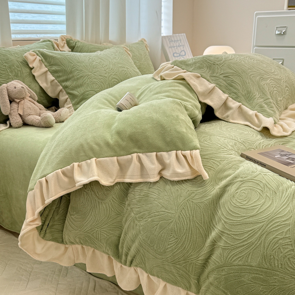 91家纺网 家纺一手货源 找家纺 懒猫家纺 2025新款亲肤舒适牛奶绒四件套-千寻花语系列 千寻花语-雅绿