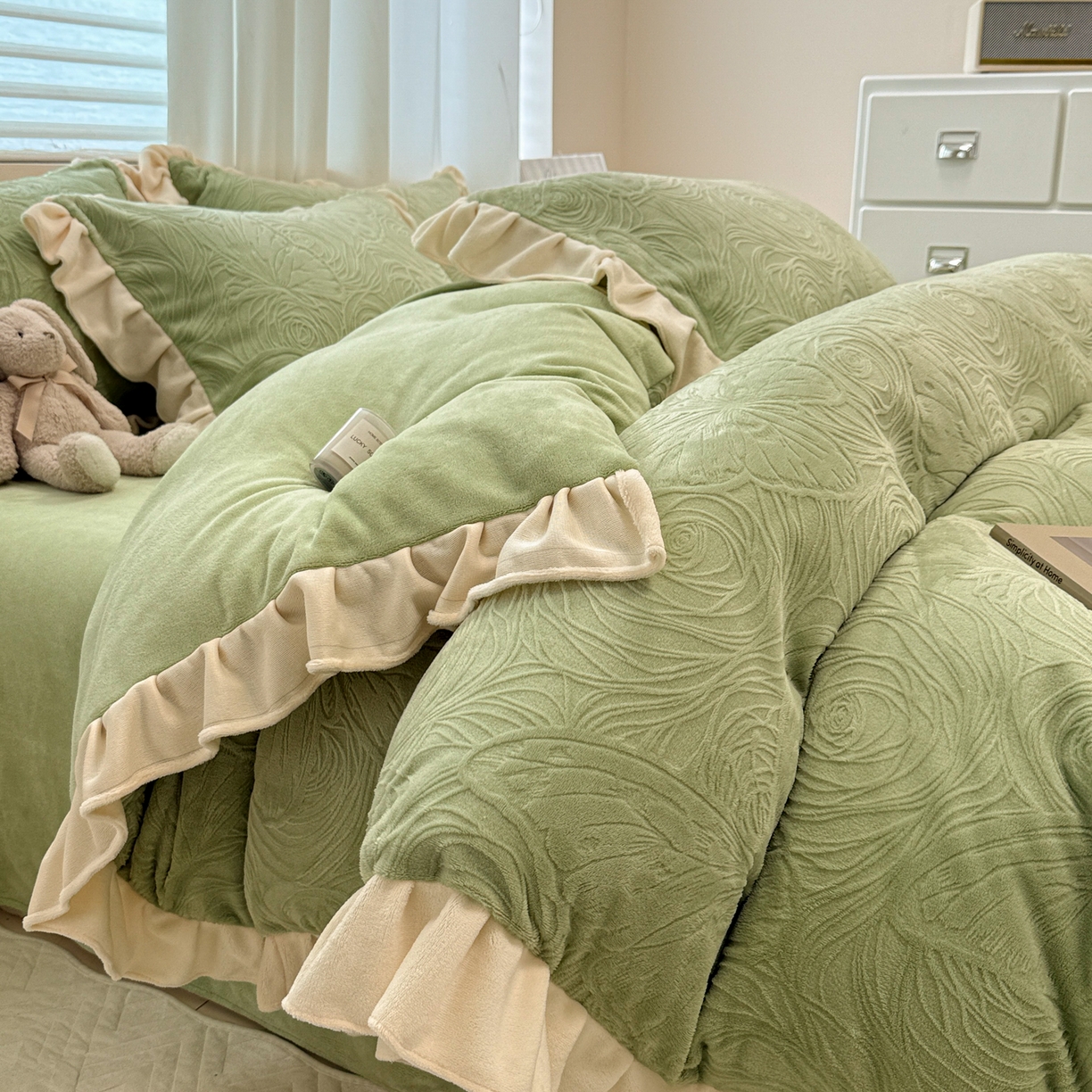 91家纺网 家纺一手货源 找家纺 懒猫家纺 2025新款亲肤舒适牛奶绒四件套-千寻花语系列 千寻花语-雅绿