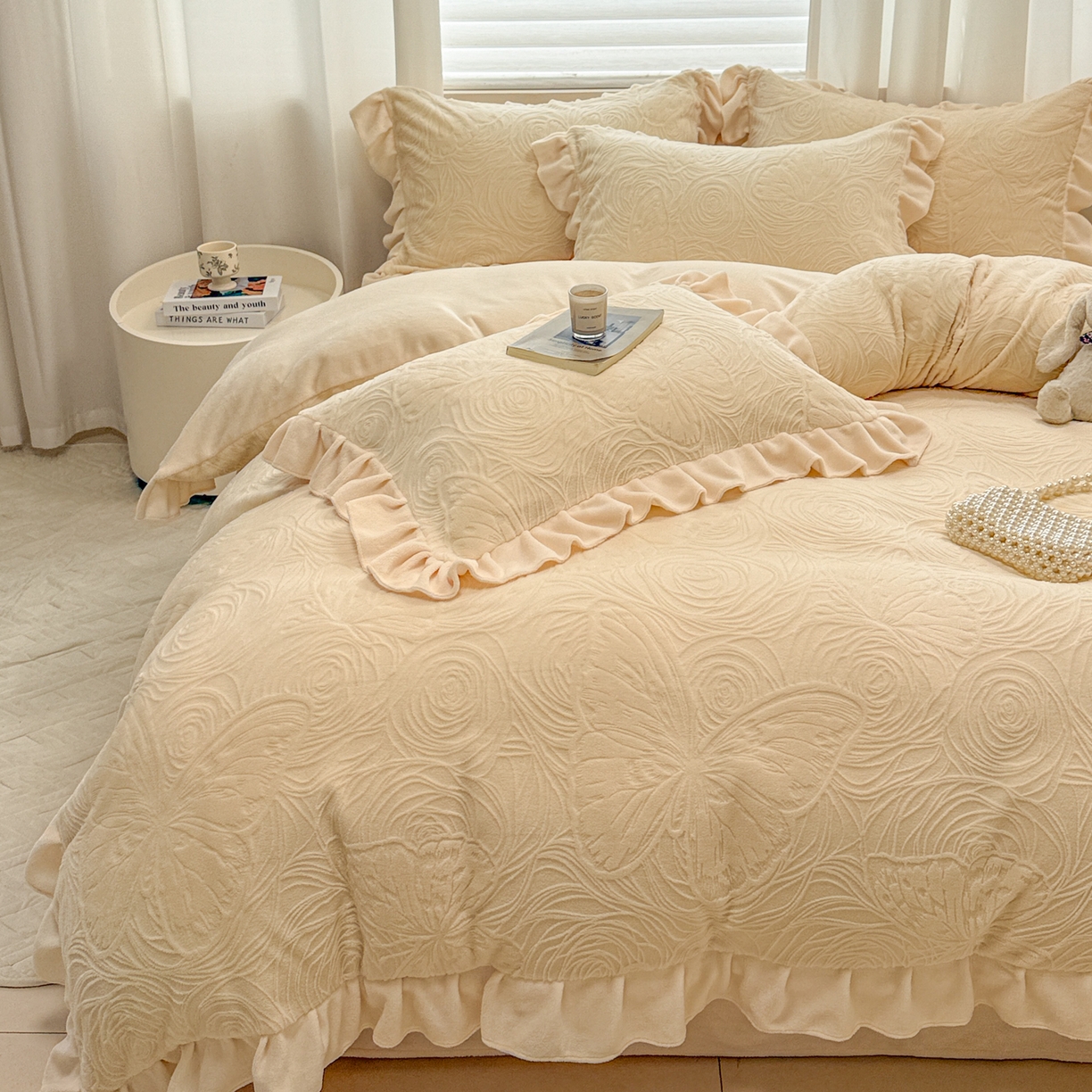 91家纺网 家纺一手货源 找家纺 懒猫家纺 2025新款亲肤舒适牛奶绒四件套-千寻花语系列 千寻花语-奶杏