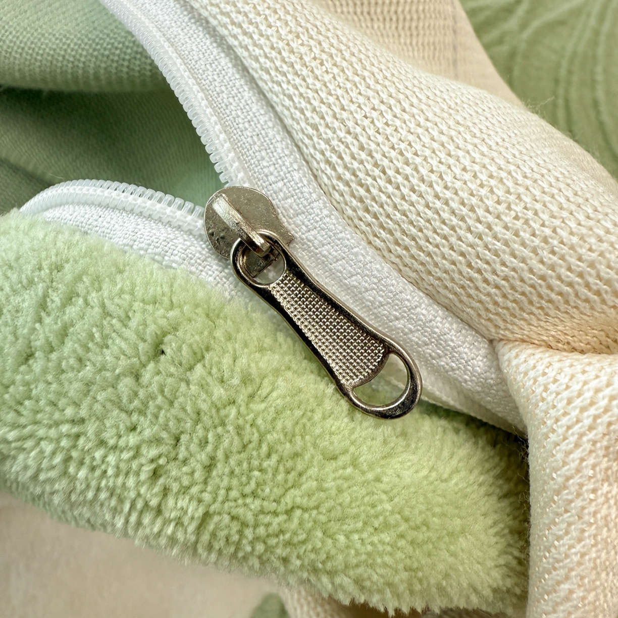 91家纺网 家纺一手货源 找家纺 懒猫家纺 2025新款亲肤舒适牛奶绒四件套-千寻花语系列 千寻花语-雅绿