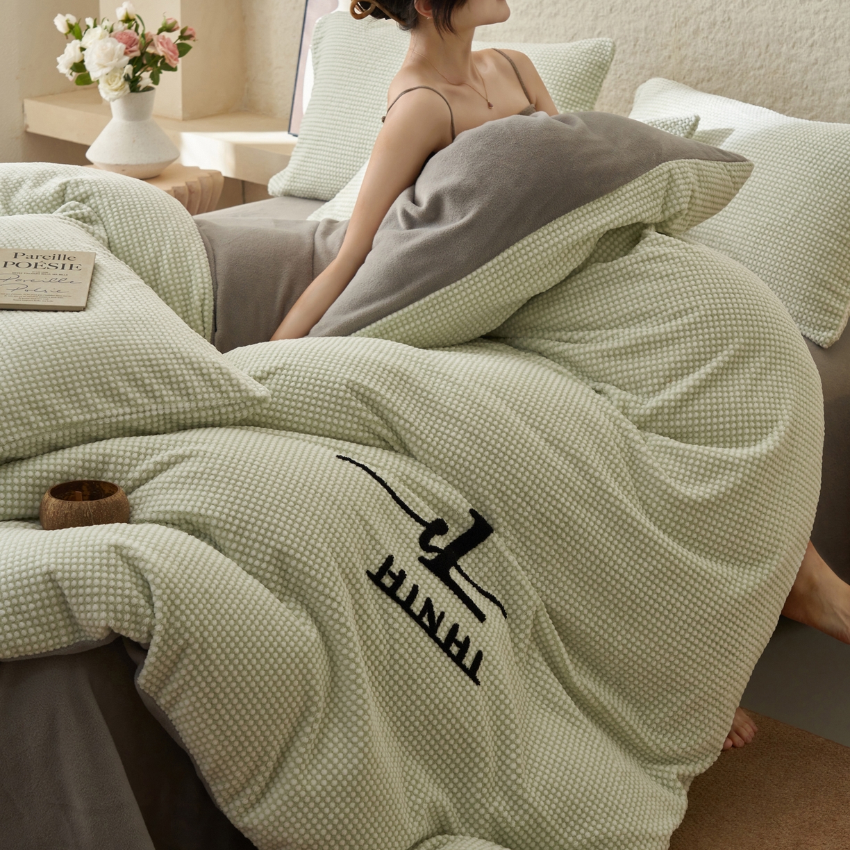 91家纺网 家纺一手货源 找家纺 早晨家纺 2025新款深蓝款阳离子提花牛奶绒四件套 深蓝-绿