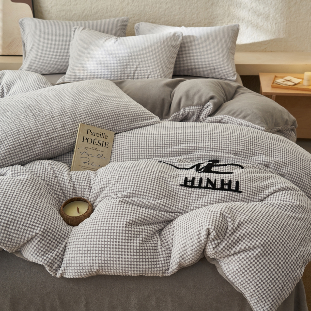 91家纺网 家纺一手货源 找家纺 （总）早晨家纺 2025新款深蓝款阳离子提花牛奶绒四件套