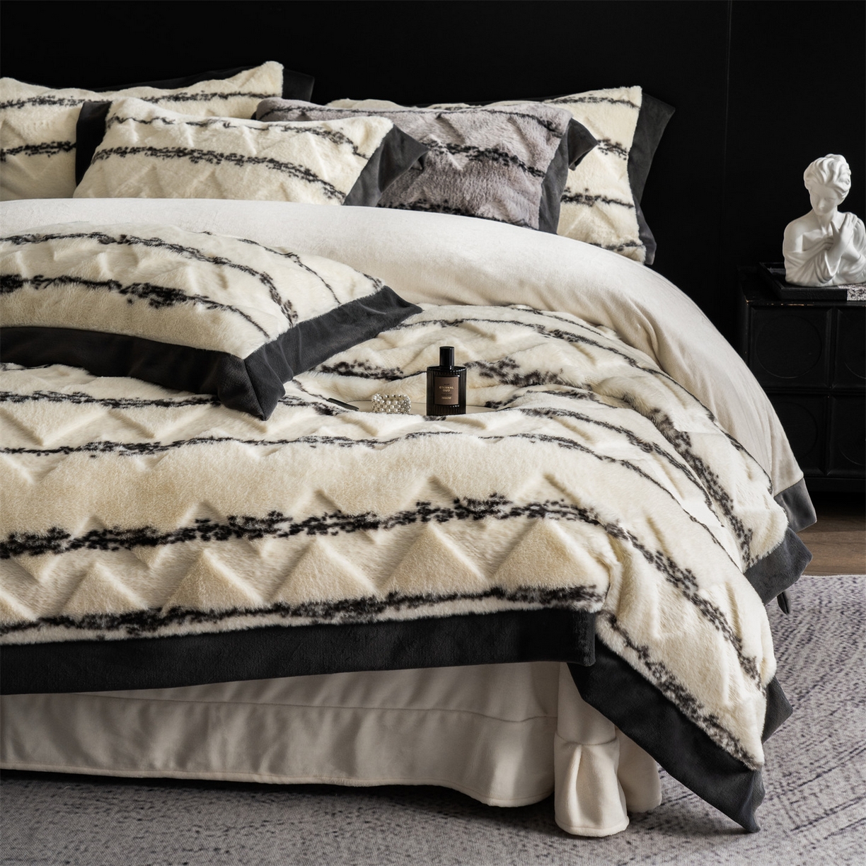 罗优家纺 2025新款亲肤舒适轻奢仿兔兔绒套件四件套（小号188标准228加大248标准床笠238加大床笠258） 云绒白