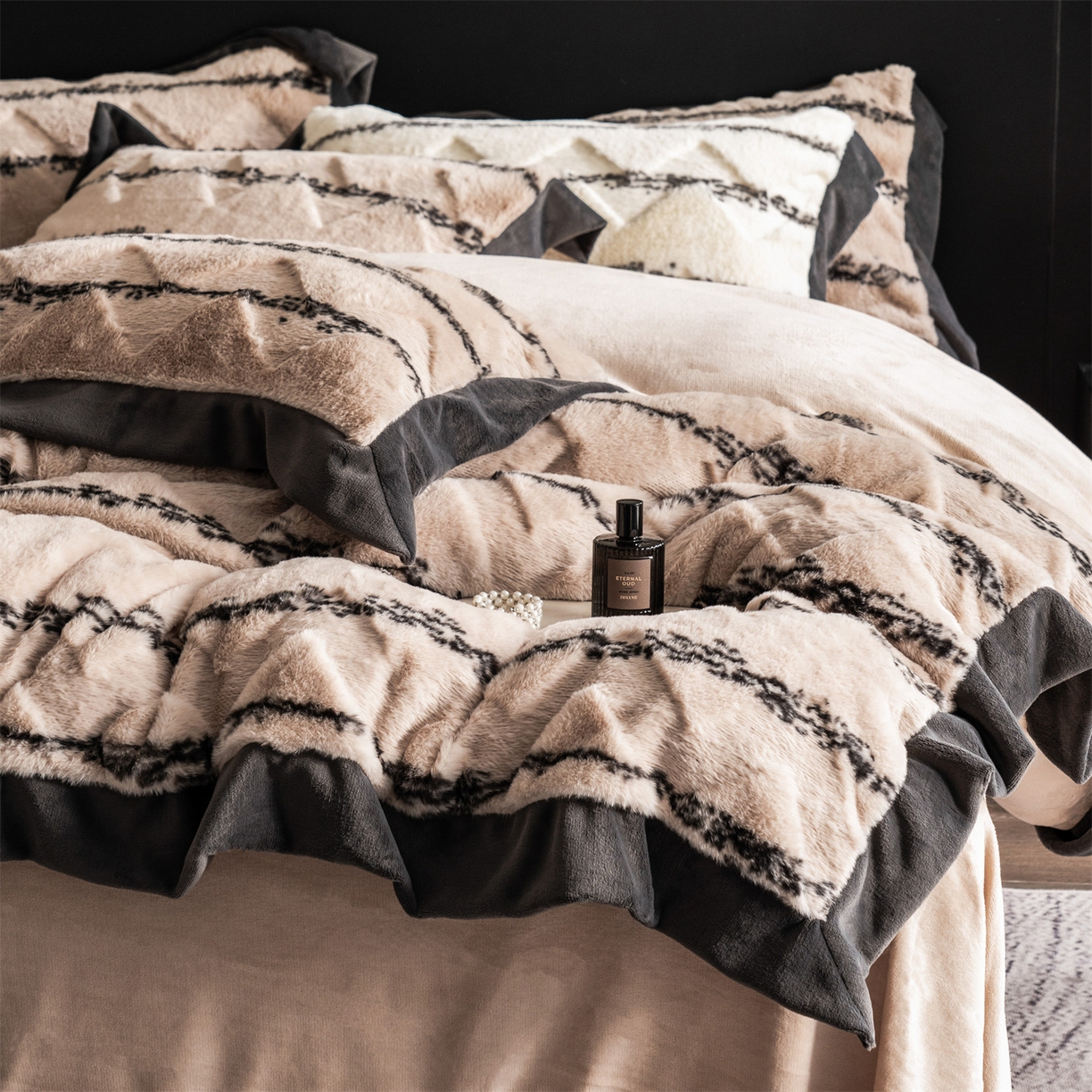 91家纺网 家纺一手货源 找家纺 （总）罗优家纺 2025新款亲肤舒适轻奢仿兔兔绒套件四件套（小号188标准228加大248标准床笠238加大床笠258）