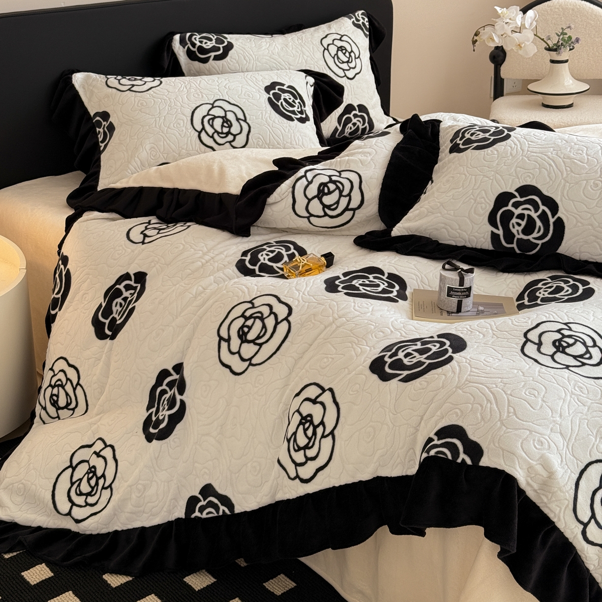 91家纺网 家纺一手货源 找家纺 懒猫家纺 2025新款亲肤舒适牛奶绒四件套-可可小姐系列 可可小姐-瓷白