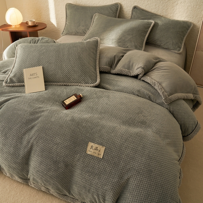 91家纺网 家纺一手货源 找家纺 早晨家纺 2025新款尚流款牛奶绒提花四件套 尚流-浅灰