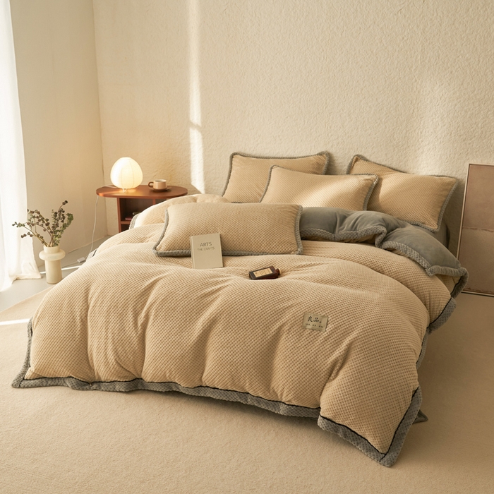 91家纺网 家纺一手货源 找家纺 早晨家纺 2025新款尚流款牛奶绒提花四件套 尚流-米驼