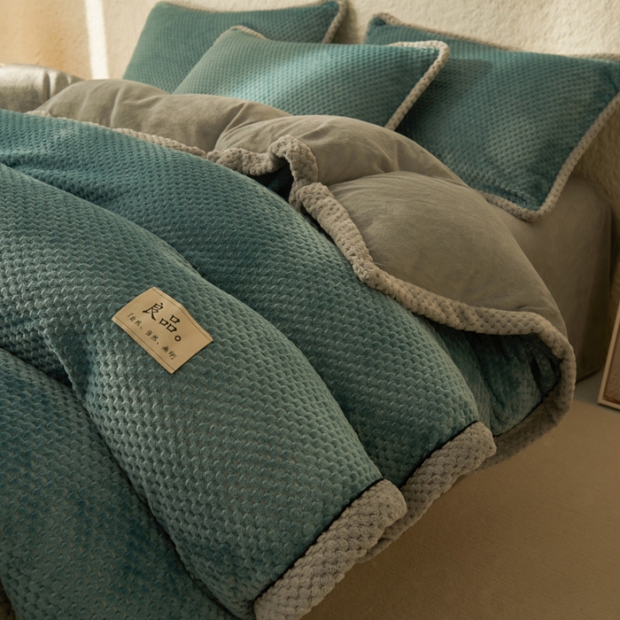 91家纺网 家纺一手货源 找家纺 早晨家纺 2025新款尚流款牛奶绒提花四件套 尚流-孔雀蓝