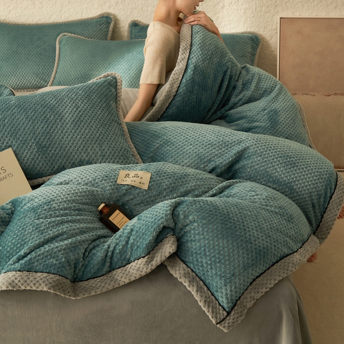 91家纺网 家纺一手货源 找家纺 早晨家纺 2025新款尚流款牛奶绒提花四件套 尚流-孔雀蓝