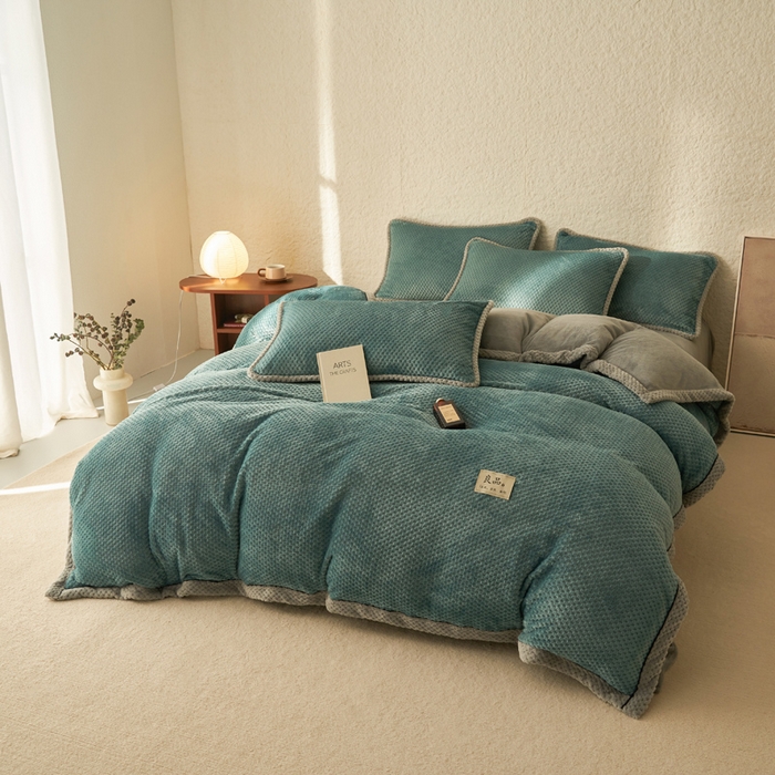 91家纺网 家纺一手货源 找家纺 早晨家纺 2025新款尚流款牛奶绒提花四件套 尚流-孔雀蓝