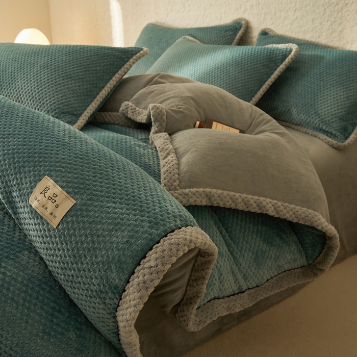 91家纺网 家纺一手货源 找家纺 早晨家纺 2025新款尚流款牛奶绒提花四件套 尚流-孔雀蓝