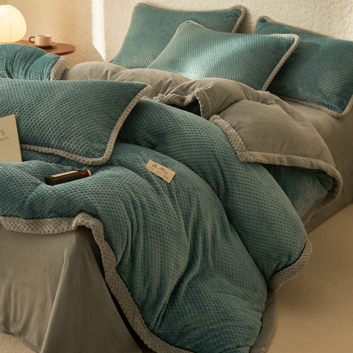 91家纺网 家纺一手货源 找家纺 早晨家纺 2025新款尚流款牛奶绒提花四件套 尚流-孔雀蓝