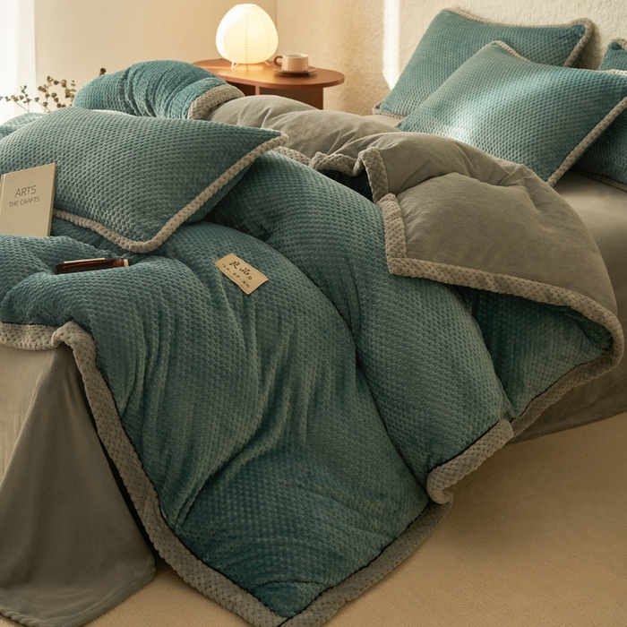 91家纺网 家纺一手货源 找家纺 早晨家纺 2025新款尚流款牛奶绒提花四件套 尚流-孔雀蓝