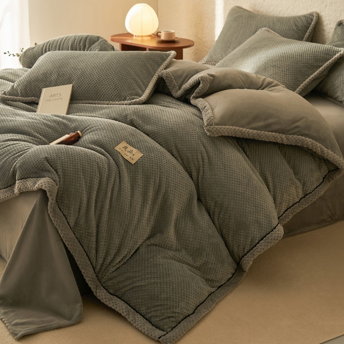 91家纺网 家纺一手货源 找家纺 早晨家纺 2025新款尚流款牛奶绒提花四件套 尚流-浅灰