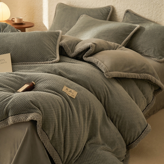 91家纺网 家纺一手货源 找家纺 早晨家纺 2025新款尚流款牛奶绒提花四件套 尚流-浅灰