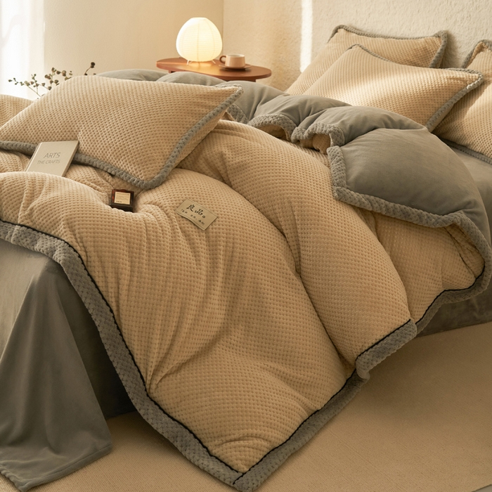 91家纺网 家纺一手货源 找家纺 早晨家纺 2025新款尚流款牛奶绒提花四件套 尚流-米驼