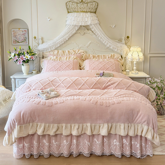 91家纺网 家纺一手货源 找家纺 （总）宜凡家纺 2025新款兔绒提花牛奶绒夹棉床裙四件套（森林密语）