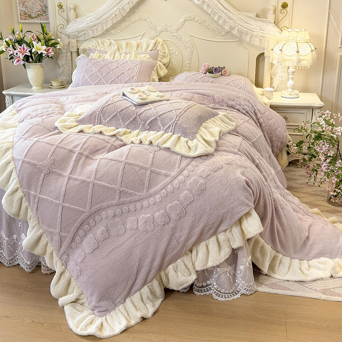 91家纺网 家纺一手货源 找家纺 （总）宜凡家纺 2025新款兔绒提花牛奶绒夹棉床裙四件套（森林密语）