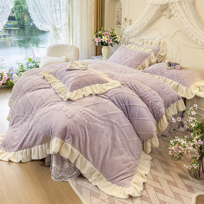 91家纺网 家纺一手货源 找家纺 （总）宜凡家纺 2025新款兔绒提花牛奶绒夹棉床裙四件套（森林密语）