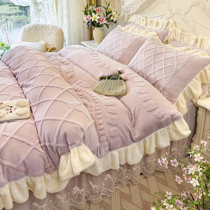 91家纺网 家纺一手货源 找家纺 （总）宜凡家纺 2025新款兔绒提花牛奶绒夹棉床裙四件套（森林密语）