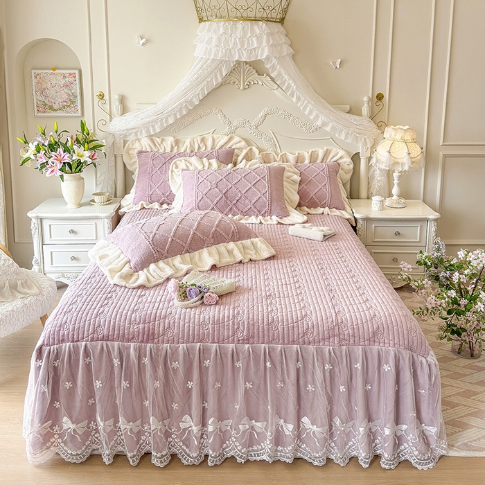 91家纺网 家纺一手货源 找家纺 宜凡家纺 2025新款兔绒提花牛奶绒夹棉床裙四件套（森林密语） 森林密语 豆沙紫