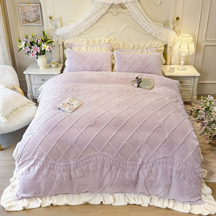 91家纺网 家纺一手货源 找家纺 宜凡家纺 2025新款兔绒提花牛奶绒夹棉床裙四件套（森林密语） 森林密语 浅紫