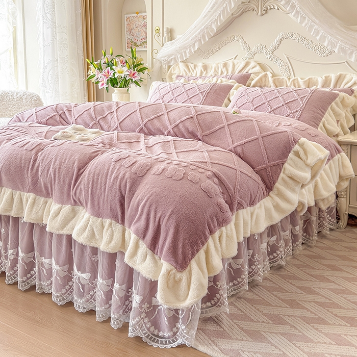 91家纺网 家纺一手货源 找家纺 宜凡家纺 2025新款兔绒提花牛奶绒夹棉床裙四件套（森林密语） 森林密语 豆沙紫