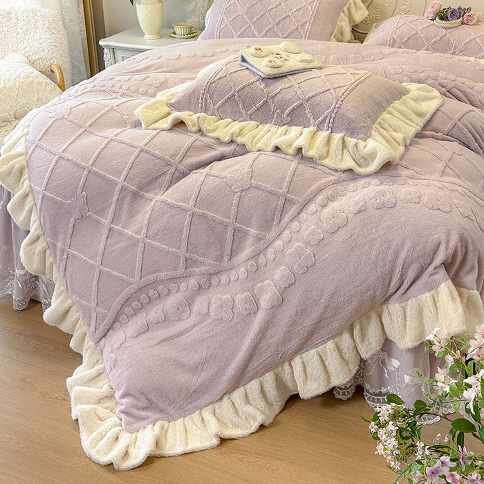 91家纺网 家纺一手货源 找家纺 宜凡家纺 2025新款兔绒提花牛奶绒夹棉床裙四件套（森林密语） 森林密语 浅紫