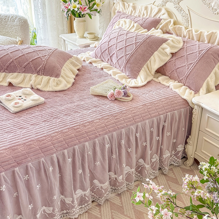 91家纺网 家纺一手货源 找家纺 宜凡家纺 2025新款兔绒提花牛奶绒夹棉床裙四件套（森林密语） 森林密语 豆沙紫