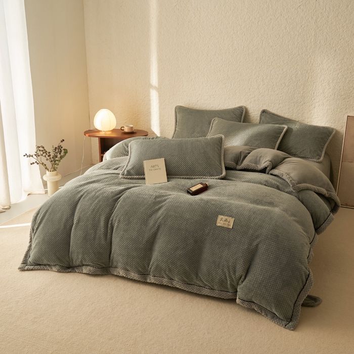 91家纺网 家纺一手货源 找家纺 早晨家纺 2025新款尚流款牛奶绒提花四件套 尚流-浅灰