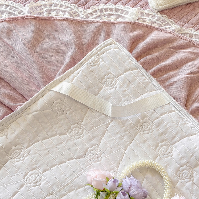 91家纺网 家纺一手货源 找家纺 宜凡家纺 2025新款兔绒提花牛奶绒夹棉床裙四件套（森林密语） 森林密语 豆沙紫