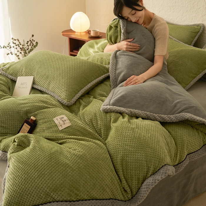 91家纺网 家纺一手货源 找家纺 早晨家纺 2025新款尚流款牛奶绒提花四件套 尚流-草绿